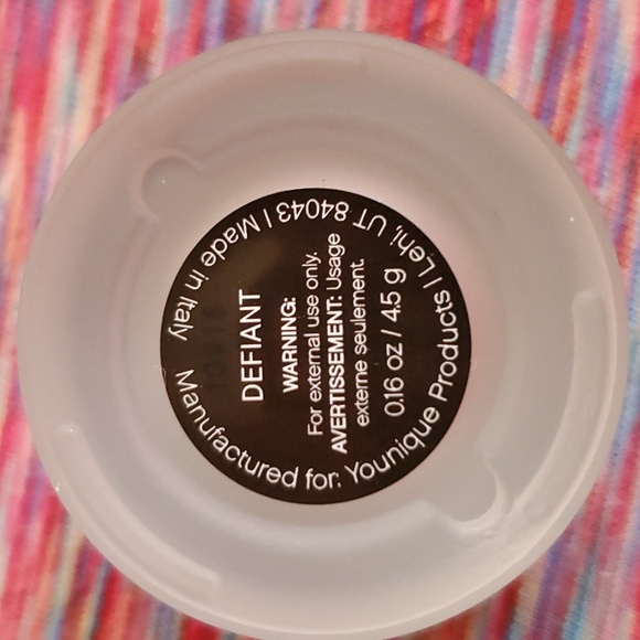 Younique Splurge Creme Shadow - Picture 3 of 3